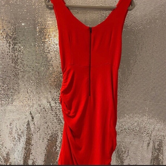 Alice & Olivia Gorgeous Red Dress Cowl Neck Ruched Side Details Zipper Back - Picture 3 of 9